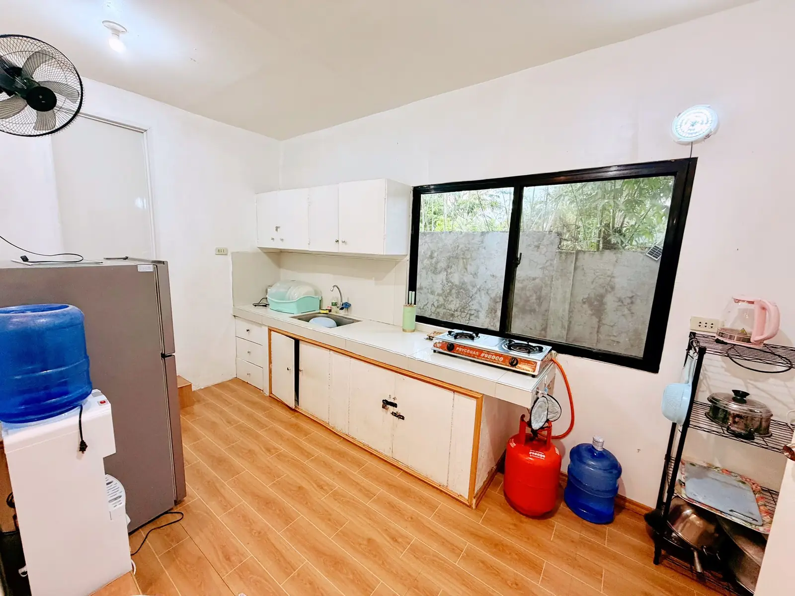 The Kitchen: photo 3